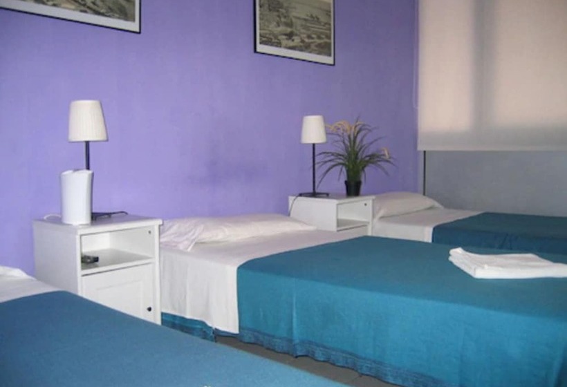 اتاق استاندارد سه تخته با سرویس بهداشتی مشترک, Hostal Elkano