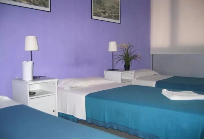 اتاق استاندارد سه تخته با سرویس بهداشتی مشترک, Hostal Elkano