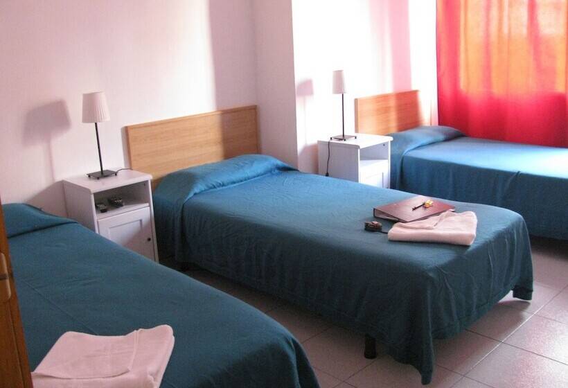 اتاق استاندارد سه تخته با سرویس بهداشتی مشترک, Hostal Elkano