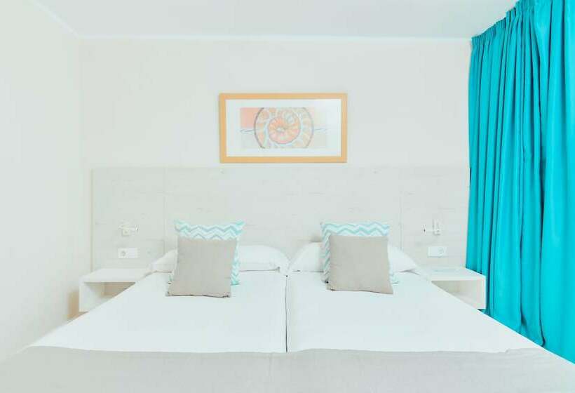 شقة غرفة واحدة, Gloria Izaro Club