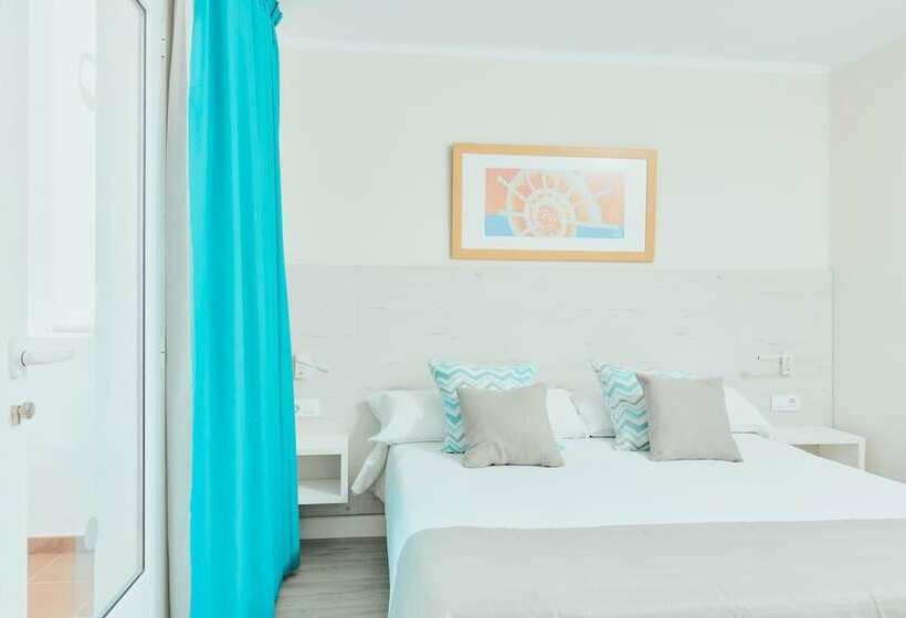 شقة غرفة واحدة, Gloria Izaro Club