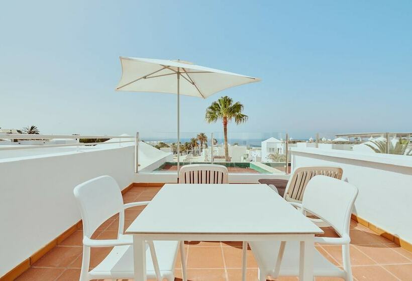 شقة غرفة واحدة, Gloria Izaro Club