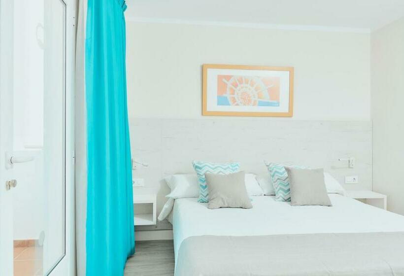 شقة غرفة واحدة, Gloria Izaro Club