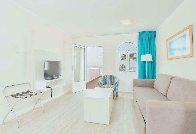 شقة غرفتين, Gloria Izaro Club