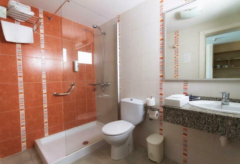 شقة غرفتين, Gloria Izaro Club