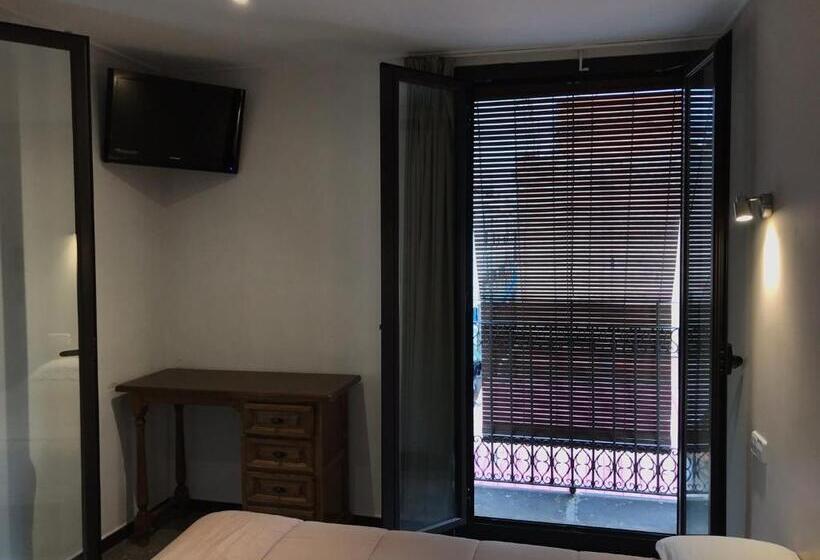 Номер Стандарт, Hostal Radio Barcelona