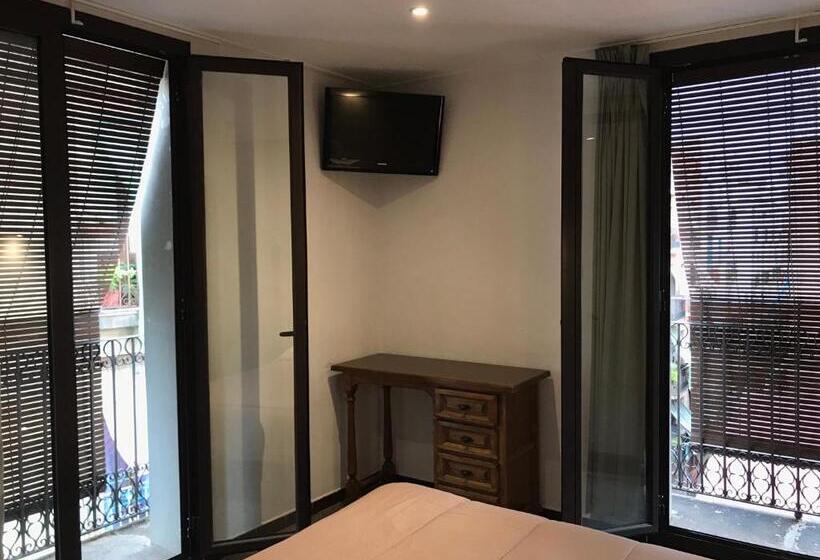 Номер Стандарт, Hostal Radio Barcelona