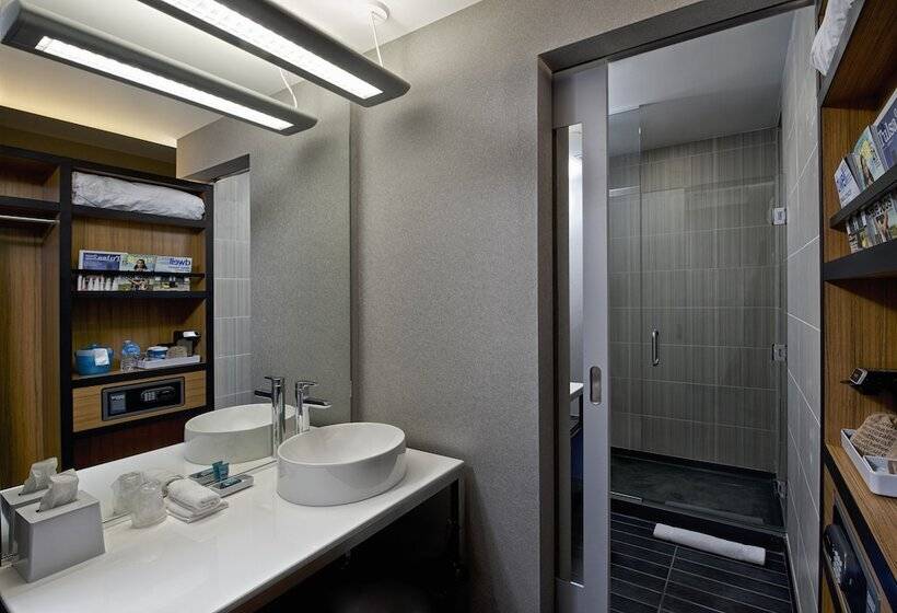 Люкс, Aloft Tulsa Downtown