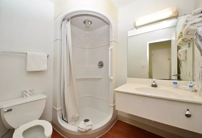 ２ダブルベッドのスタンダードルーム, Americas Best Value Inn Lincoln Airport