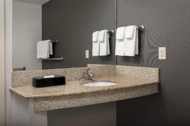 اتاق استاندارد با تخت بزرگ, Courtyard By Marriott Little Rock North