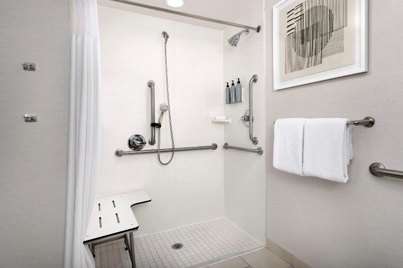 اتاق استاندارد با تخت بزرگ, Courtyard By Marriott Little Rock North