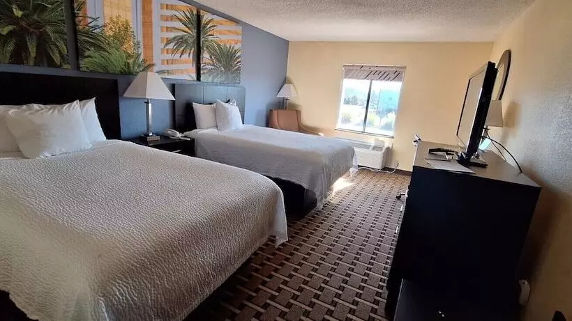 ２ダブルベッドのスタンダードルーム, Days Inn By Wyndham Mauldin/greenville