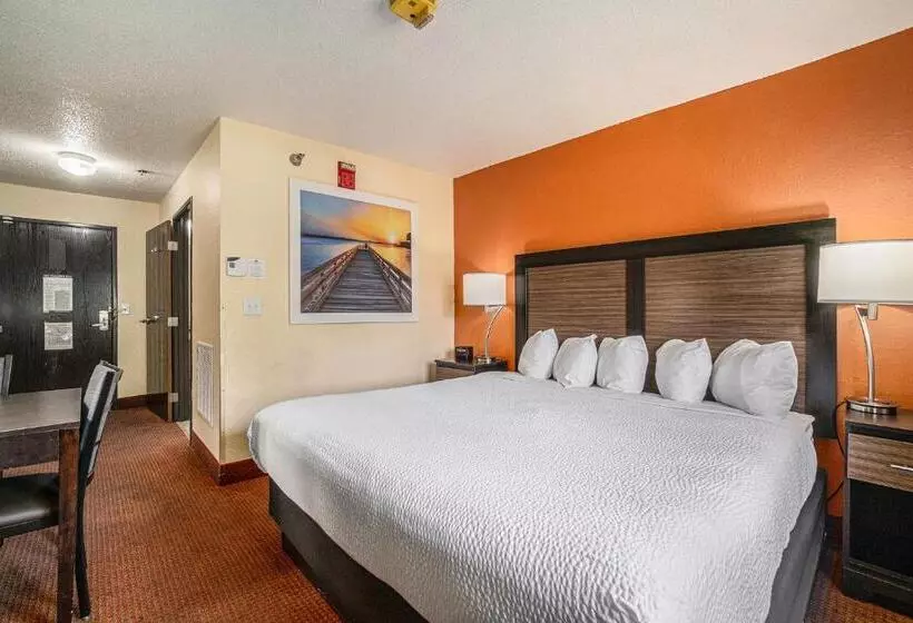 اتاق استاندارد با تخت بزرگ, Days Inn & Suites By Wyndham Traverse City
