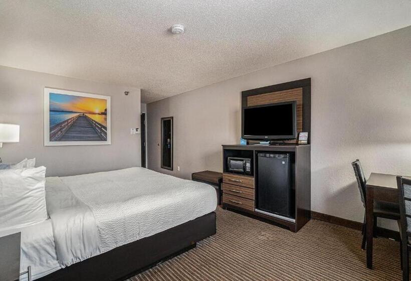 キングサイズベッドのスタンダードルーム, Days Inn & Suites By Wyndham Traverse City