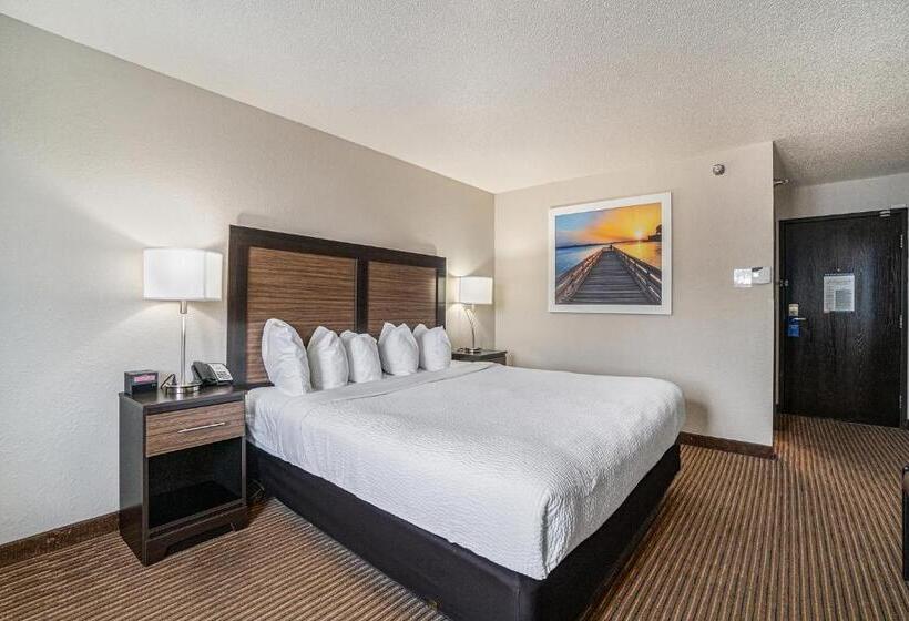 キングサイズベッドのスタンダードルーム, Days Inn & Suites By Wyndham Traverse City