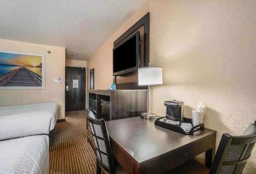 اتاق استاندارد, Days Inn & Suites By Wyndham Traverse City