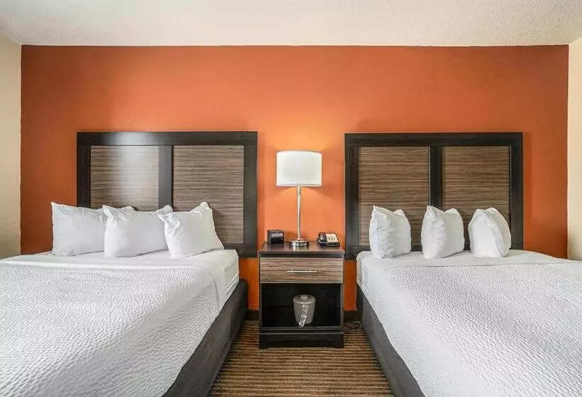 اتاق استاندارد, Days Inn & Suites By Wyndham Traverse City
