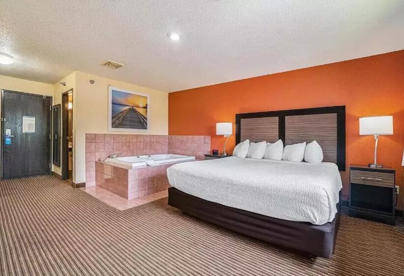 اتاق استاندارد با تخت دو نفره بزرگ برای معلولان, Days Inn & Suites By Wyndham Traverse City