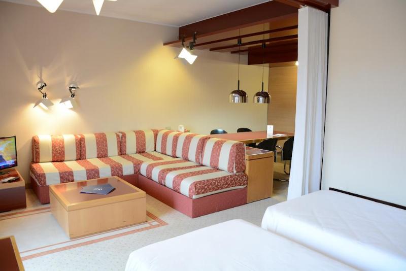 Номер Superior, Excel Milano 3