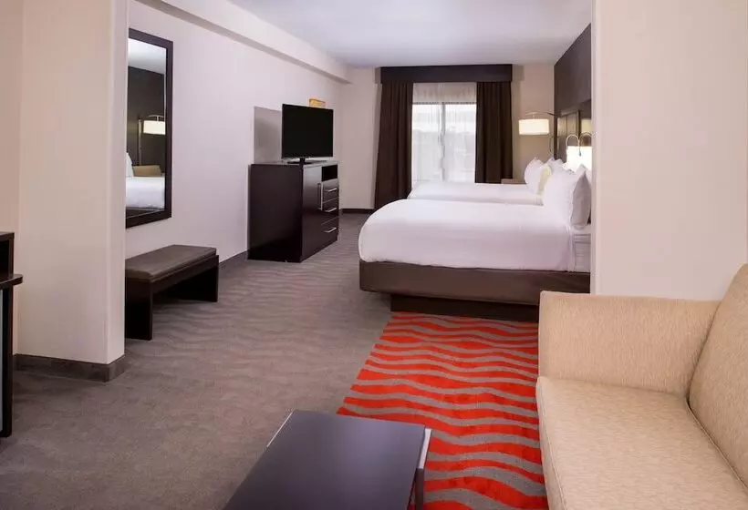 スイート, Holiday Inn Express & Suites Monroe, An Ihg