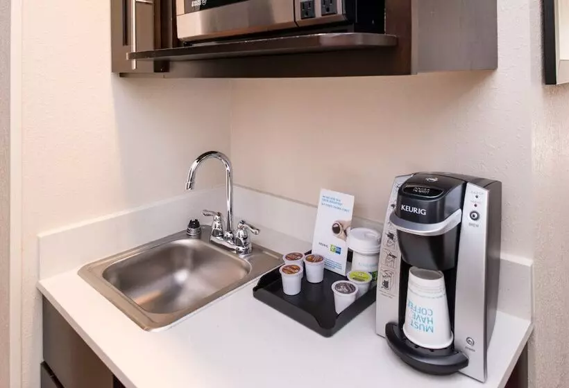 身障者適用スイートルーム, Holiday Inn Express & Suites Monroe, An Ihg