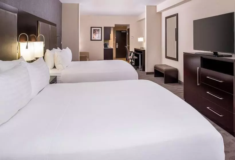 身障者適用スイートルーム, Holiday Inn Express & Suites Monroe, An Ihg