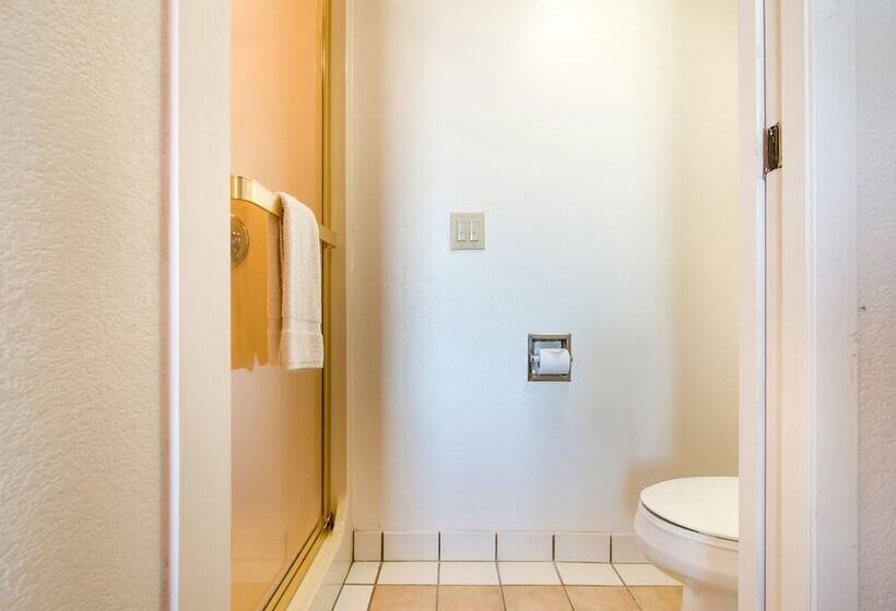 带2个双人床的标准工作室, Markle In I69