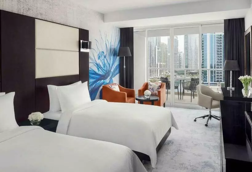 Premium-sviitti, Mövenpick Hotel Jumeirah Lakes Towers Dubai