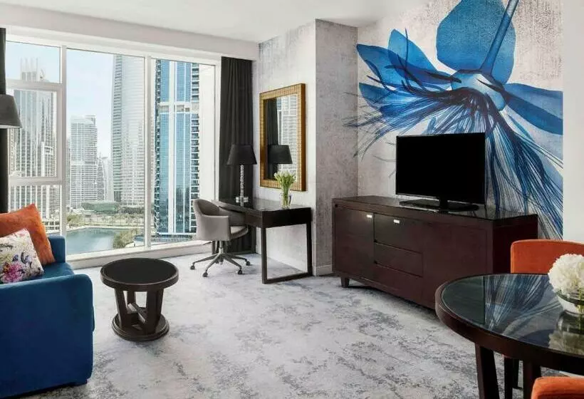 Premium-sviitti, Mövenpick Hotel Jumeirah Lakes Towers Dubai