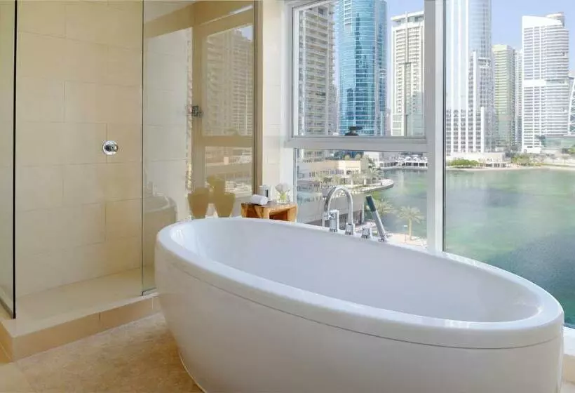 Premium-sviitti, Mövenpick Hotel Jumeirah Lakes Towers Dubai