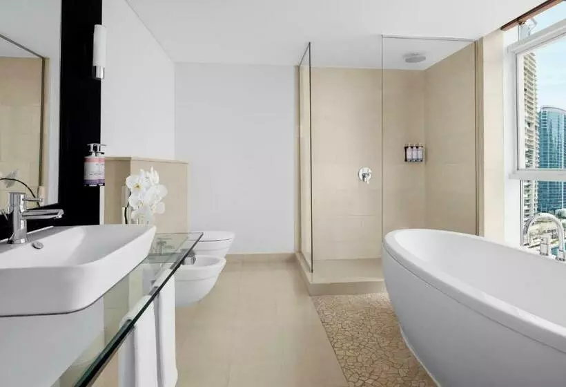 Premium-sviitti, Mövenpick Hotel Jumeirah Lakes Towers Dubai