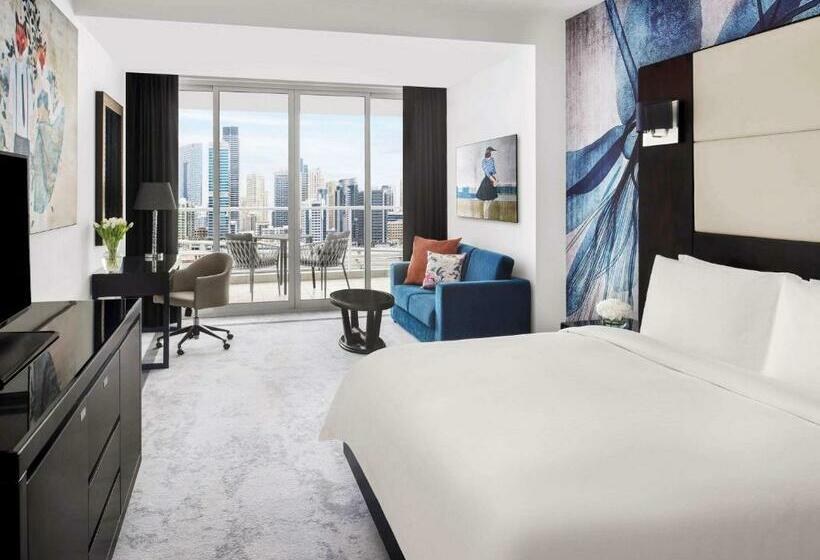 سوییت جونیور کلاب, Mövenpick Hotel Jumeirah Lakes Towers Dubai