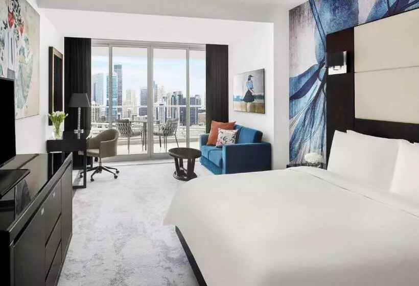 Club-juniorsviitti, Mövenpick Hotel Jumeirah Lakes Towers Dubai