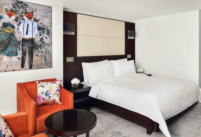 سوییت جونیور کلاب, Mövenpick Hotel Jumeirah Lakes Towers Dubai