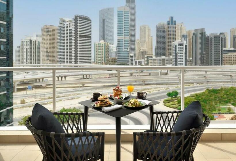 سوییت جونیور کلاب, Mövenpick Hotel Jumeirah Lakes Towers Dubai