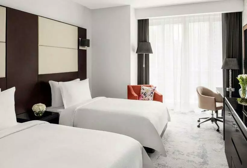 Superior-huone, Mövenpick Hotel Jumeirah Lakes Towers Dubai