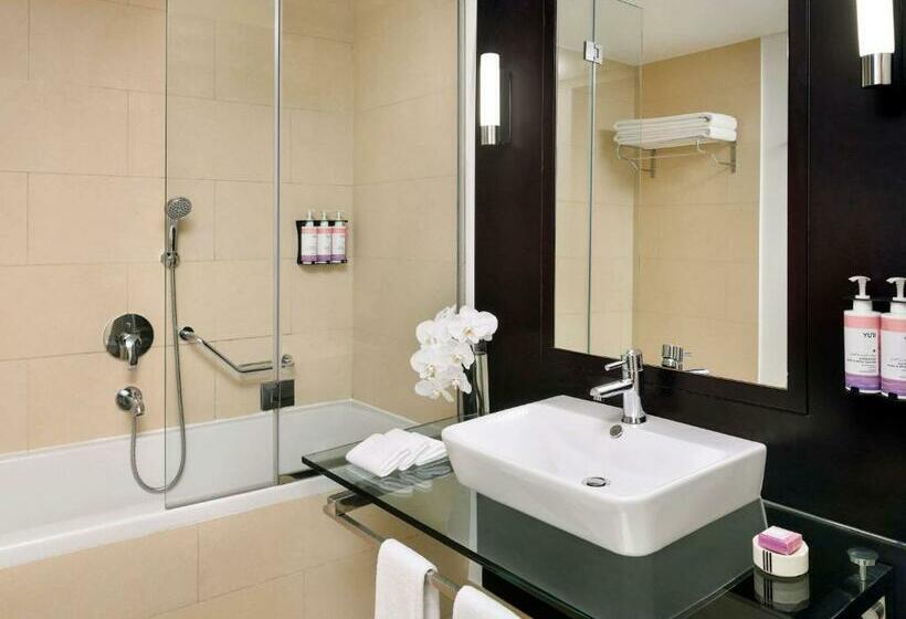 اتاق سوپریور با تخت بزرگ, Mövenpick Hotel Jumeirah Lakes Towers Dubai