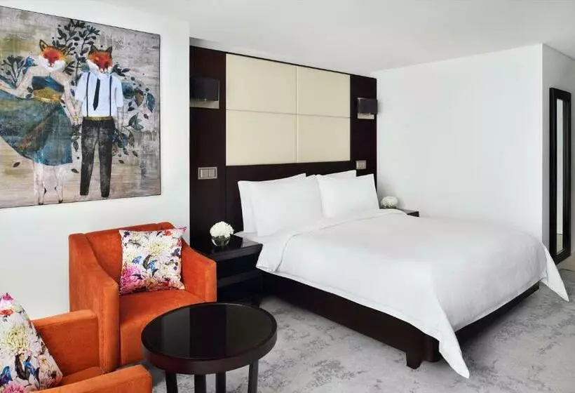 Superior-huone King-vuode, Mövenpick Hotel Jumeirah Lakes Towers Dubai