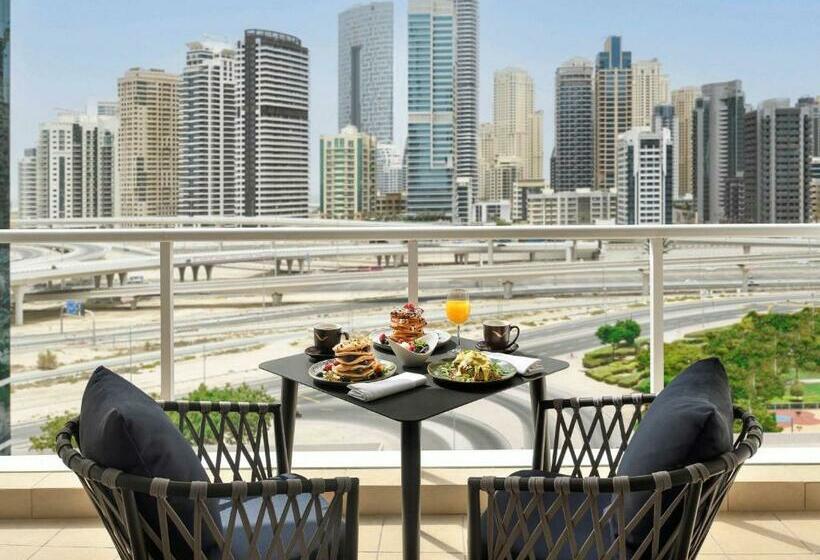 Номер Superior Кровать Кинг, Mövenpick Hotel Jumeirah Lakes Towers Dubai