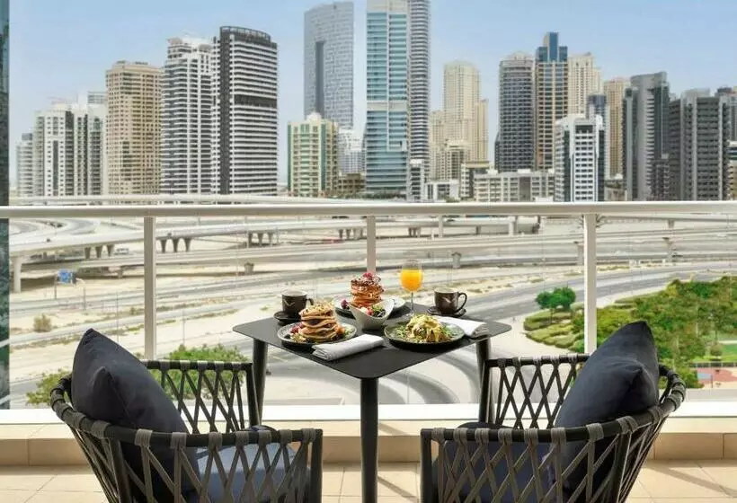 Superior-huone King-vuode, Mövenpick Hotel Jumeirah Lakes Towers Dubai
