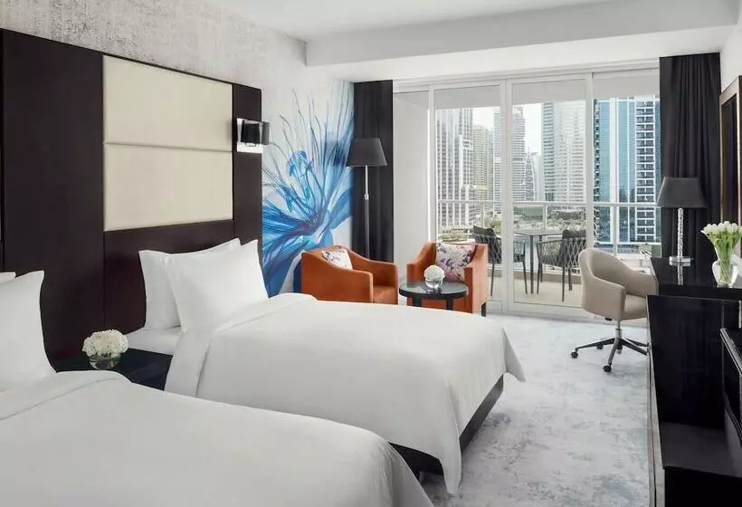 Premium-sviitti, Mövenpick Hotel Jumeirah Lakes Towers Dubai