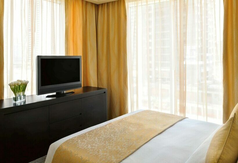 سوئیت پریمیوم, Mövenpick Hotel Jumeirah Lakes Towers Dubai