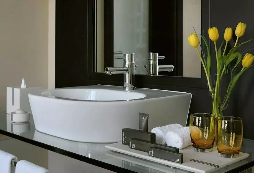 Superior-huone, Mövenpick Hotel Jumeirah Lakes Towers Dubai