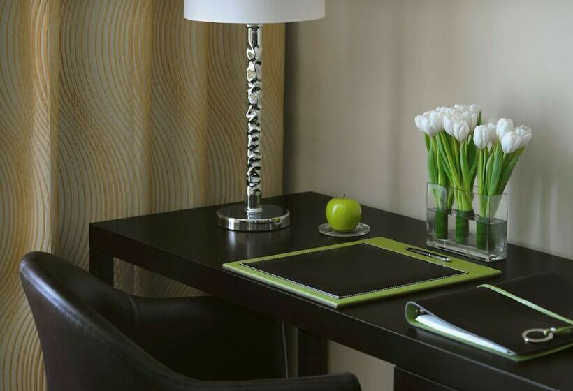 سوئیت پریمیوم, Mövenpick Hotel Jumeirah Lakes Towers Dubai