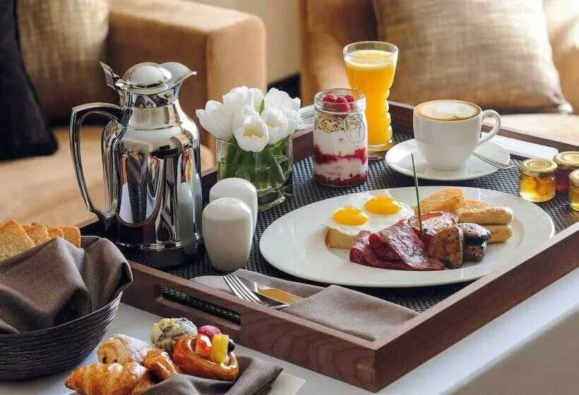 Superior-huone, Mövenpick Hotel Jumeirah Lakes Towers Dubai