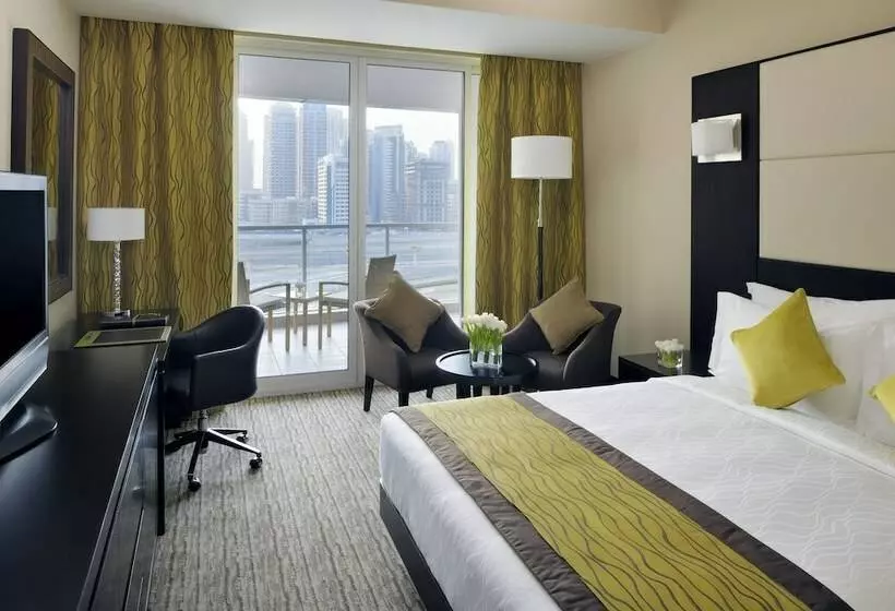 Superior-huone, Mövenpick Hotel Jumeirah Lakes Towers Dubai