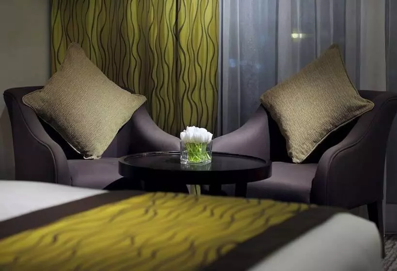 Superior room with lake view, Mövenpick Hotel Jumeirah Lakes Towers Dubai