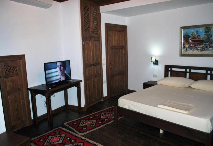 高级三人间, Osumi