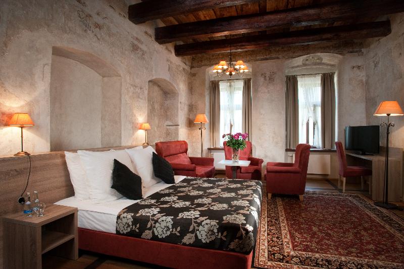 デラックスルーム, Santi