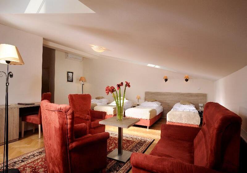 スタンダード４人部屋, Santi